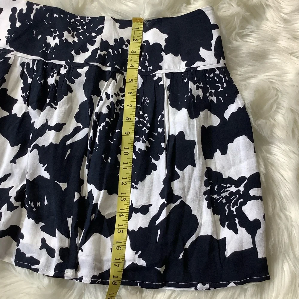 LOFT Floral White Blue Flare Flirty‎ Lined Skirt Size 10